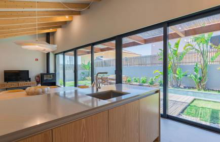 Stunning Beach House with Pool by LovelyStay - Foto 26