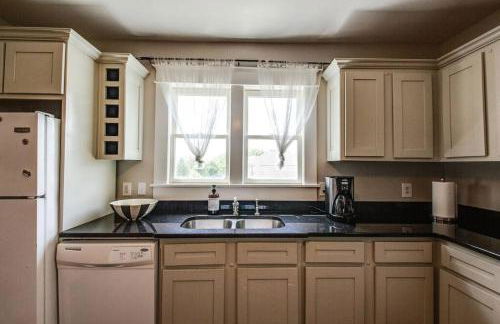 Historic Pet-Friendly Stay Near Broadway w Fire Pit - Foto 30