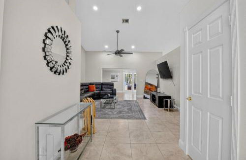Family-Friendly Boca Gem! 4BR 3BA with Pool & Sauna - Foto 24