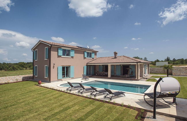 Lovely Holiday Home With Private Pool - Foto 32