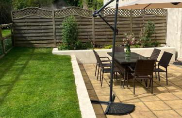 1 Courtyard cottage with hot tub and walled garden - Foto 7