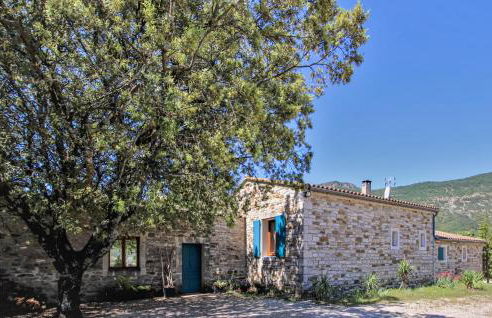 Lovely Home In La Roche St Secret - Photo 15