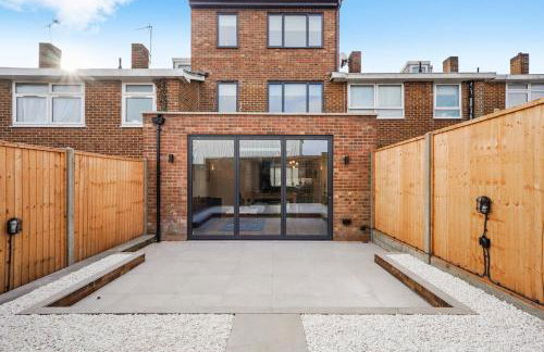 Deluxe 5 Bed House in London - Pool Table - Foto 12