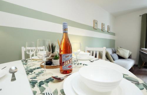 large 2 bed central apartment with balcony and private parking - Foto 23