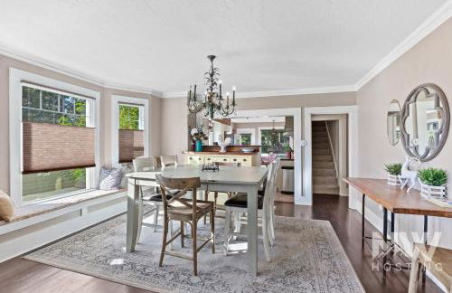 Cozy Farmhouse w Treehouse Fire Pit 1 Mile to Beach Close to Skiing Adventures 1226 - Foto 17