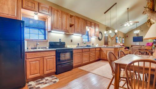 Cozy Strawn Cabin with Pool Access - Near Lake! - Foto 2