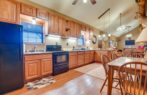 Cozy Strawn Cabin with Pool Access - Near Lake! - Foto 2