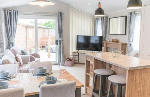 Tastefully decorated lodge on popular holiday park, easy access to Lakes and Dales and free parking - Foto 9