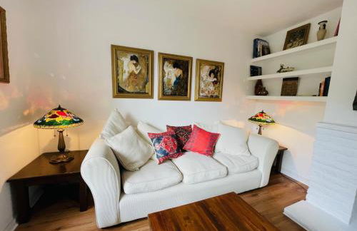 Hidden Cottage with Parking in Esher Surrey - Pass the Keys - Foto 2