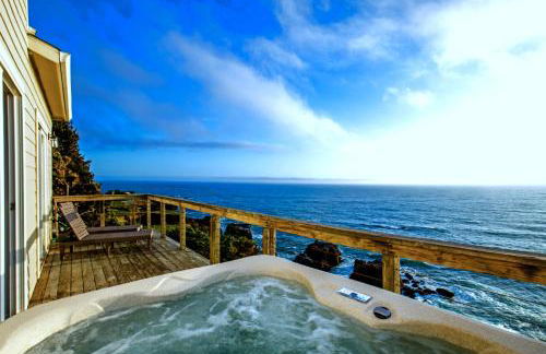 Exquisite Oceanview! by OceanviewHotTubs Oceanfront! Shelter Cove, CA Tesla EV station - Foto 2