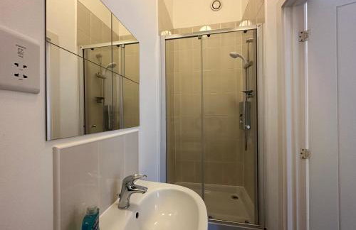 2 Bedroom Riverside Property with Roof Terrace - Foto 9