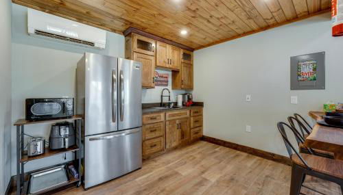 Riverside Galena Hideaway with Grills and Picnic Area - Foto 3