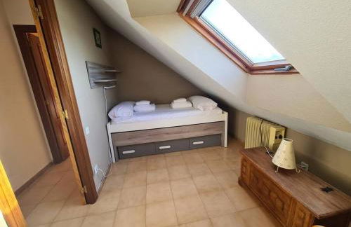 Acogedor dúplex en urbanización con piscina en Ajo - Foto 4