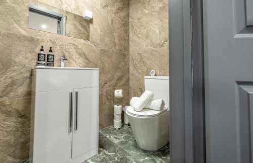 ROOMS NEAR ME - All amenities, private access entire place, kitchen & washroom, smart tv, parking nearby - Foto 39