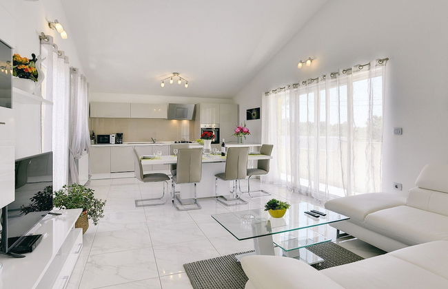 Apartment With Modern Decor and Spacious Garden, 3 km From the Beach - Foto 17