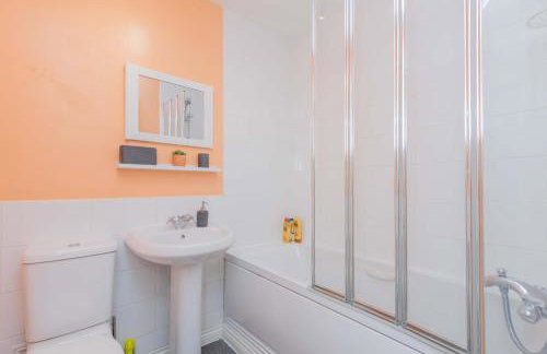 Central Townhouse Tipton - Sleeps 8 - Ideal for Contractors & Families - Foto 17