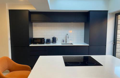 2 bedroom duplex apartment close to UHW & city centre - Foto 4