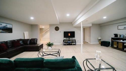 Spacious 5BR 3BA Free Parking Minutes to DC with Pool - Foto 5