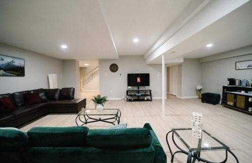 Spacious 5BR 3BA Free Parking Minutes to DC with Pool - Foto 5