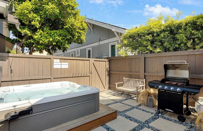 Luxe Backyard Oasis w/ Hot Tub Chic Design South Park Sanctuary - Foto 30