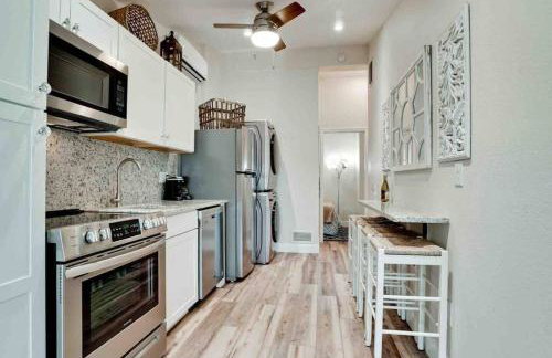 "Seaglass" Dazzles with Exceptional Bay Views! - Foto 14