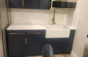 Shrewsbury King Suite | 100in TV + Shower - Foto 9