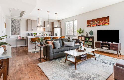 Walk to Mile High Stadium Modern Denver Townhome - Foto 7