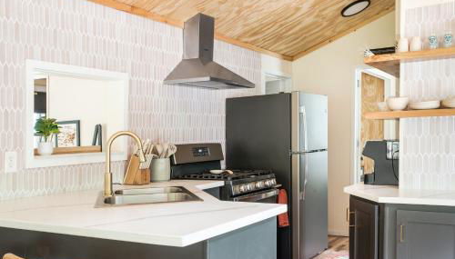 Mountain View Bungalow Near Breweries, Trails, Pool and Waterfalls - Foto 4