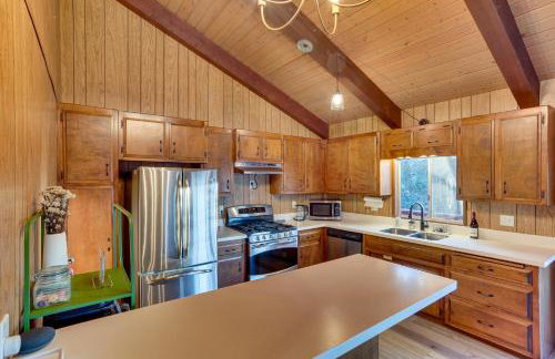 Crestline Cabin Mountain Views and Fire Pit! - Foto 6