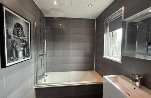 Contractors, Private Driveway for Multiple cars, Wifi, Long Stay - Photo 21