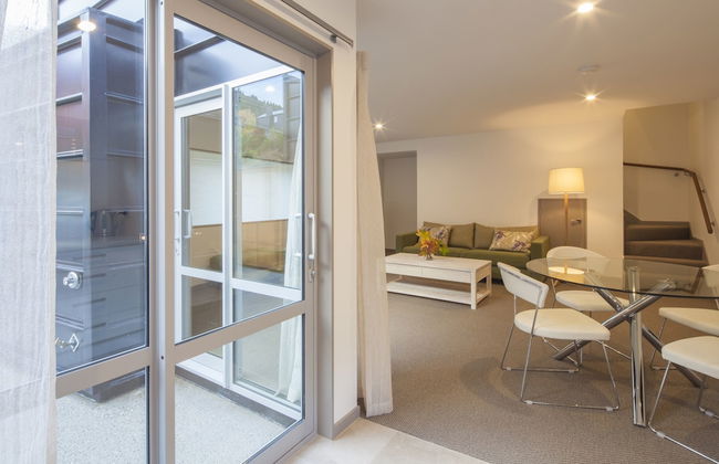 22 Hallenstein Apartments by Staysouth - Photo 25