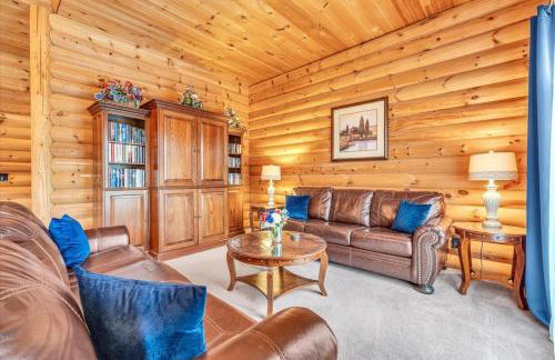 Liberty Pines - Lakefront Log Home, Swim Spa & Game Room - Photo 14