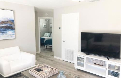 Modern Apartment - 2 of 4 - Photo 3