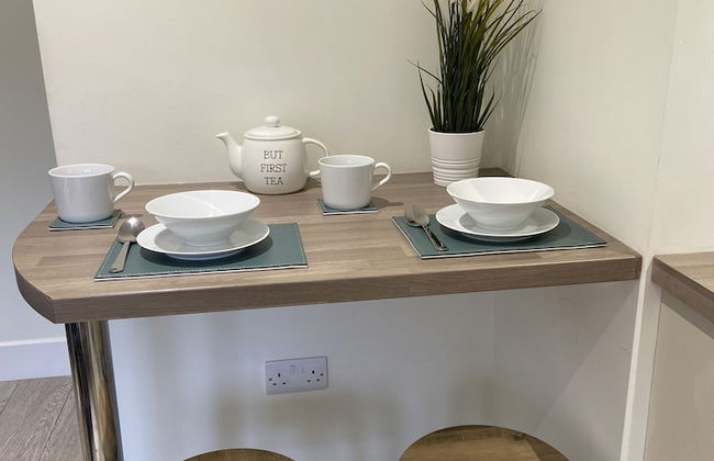 Gladstone Apartments by Bluebell Rooms - Photo 18