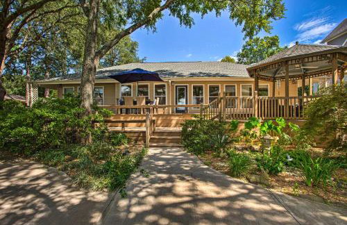 Remodeled Cedar Creek Lake Retreat with Fire Pit! - Foto 35