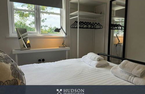 Spacious Townhouse with Garden - Photo 9