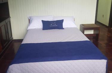 CASA COMPLETA, CENTRO, 4 Qtos, Wi-Fi, 130m quadrados, 4 Camas Casal, Churrasqueira e Apetrechos, Vasto Quintal e Varanda nos Fundos, 2 Banheiros, 9 Pessoas, Área Frontal, Garagem Coberta, Estacionamento Interno 2 Carros, Fogão a Lenha - Foto 12