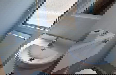 Lovely 3 bed With Balcony and Ramp - Foto 7