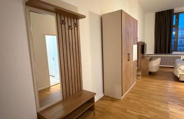 Jomi Stays - Kudamm - Foto 49