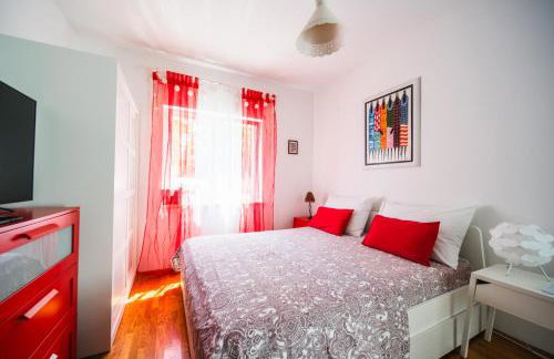 Violet Red Yellow Apartments - Foto 12