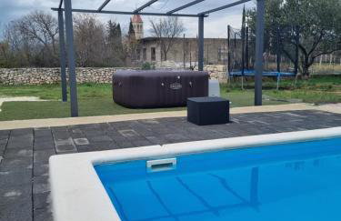 Olive Tree House with Jacuzzi, WiFi and 40m2 pool - Foto 4