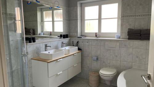 Pinswin - Photo 2, Shower