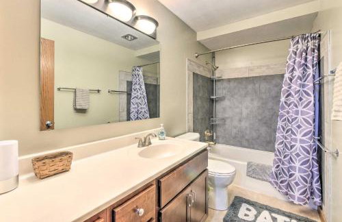 Mimis Place about Ohio Countryside Duplex with Deck - Foto 13