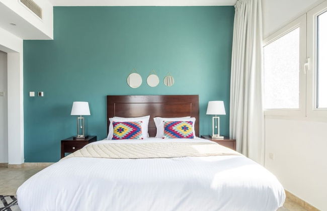 Outstanding 2BR in Serene JVT Neighborhood! - Photo 8