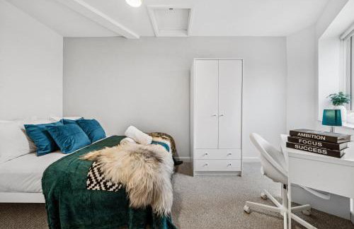 Modern & Cozy Private Double Room - Shared House by AltoLuxo Short Lets & Serviced Accommodation with Free WiFi & Parking - Foto 26