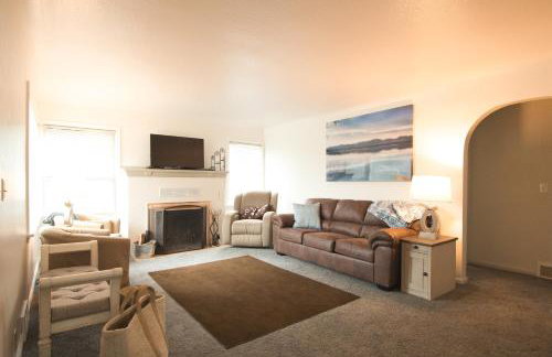Spacious 5BR 2BA Home - Fenced Yard, BBQ, Fire Pit - Foto 11