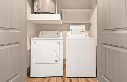 Landing Amazing 1BD Courtyard Pool - Photo 18