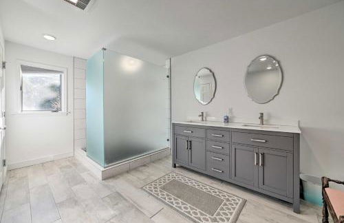 2 Living Areas, Tennis! Waterfront Suttons Bay Gem - Foto 21