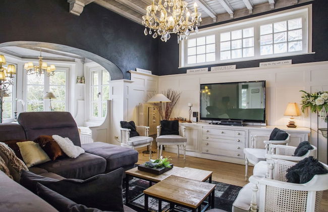 Beautiful Villa Near the Sea - Photo 19