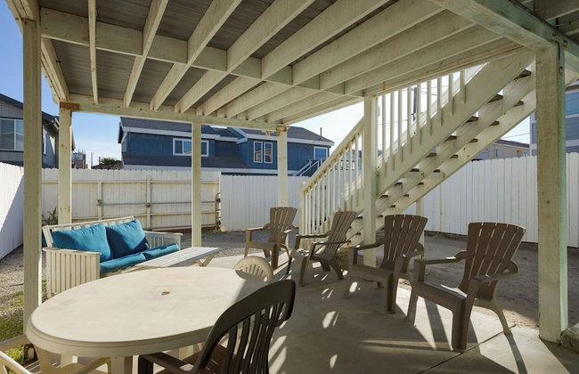 Steps to Beach w/ Patio+deck Foosball Happy Bottom Beach House by Avantstay - Foto 81